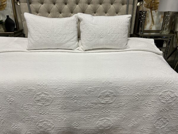 Q42 - Queen Coverlet with Quilted Pattern (3-piece set)