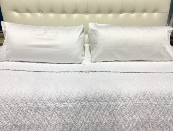 Q25 - Queen Coverlet White with Basketweave Pattern (3-Piece set)