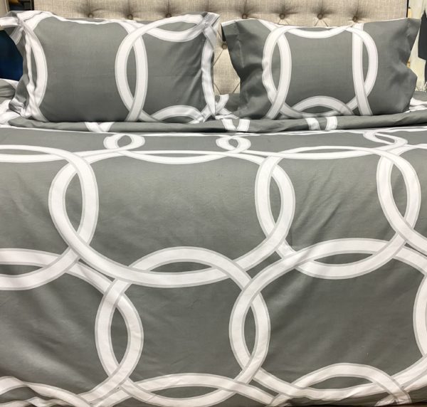 Q27 - Queen Comforter Grey with White Trellis Design (3-piece set)