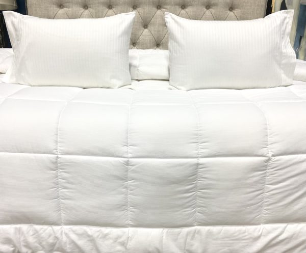 Q28 - Queen Comforter White with Quilt Design (3-piece set)