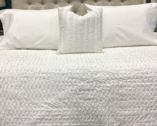 Q30 - Queen Coverlet White Ruched (4-piece set)