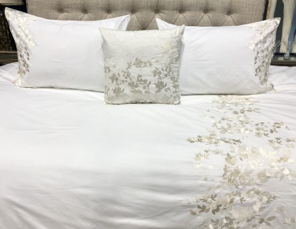 Q39 - Queen Comforter White with Golden Floral Embroidery (4-piece set)