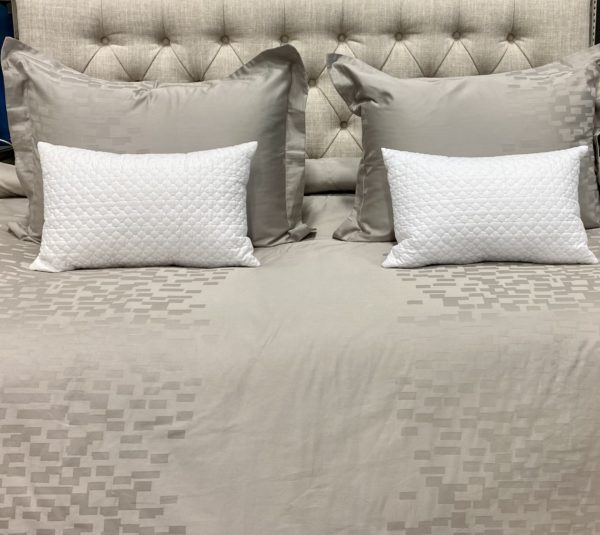 Q35 - Queen Comforter Reversible Taupe with Soft Rectangular pattern (5-piece set)