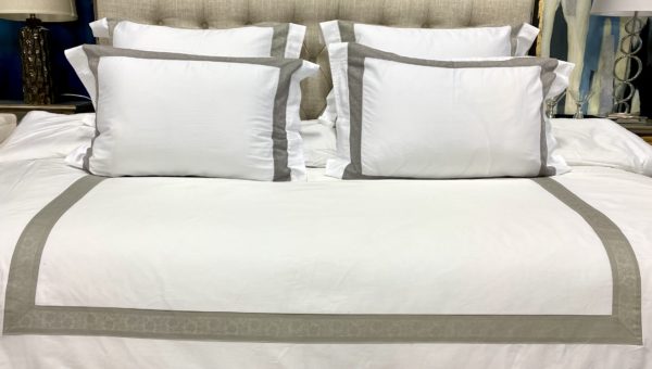 Q33 - Queen Comforter White with Grey Stripe (5-piece set)