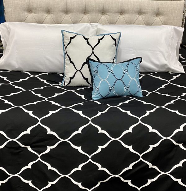 Q37 - Queen Comforter Black with White Trellis Design (5-piece set)