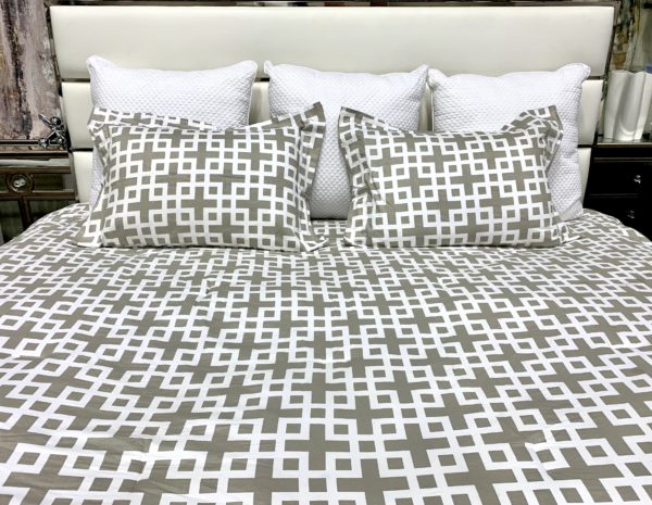 Q11 - Queen White/Taupe Lattice Print (3-Piece Set)