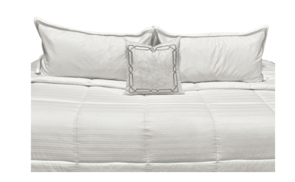 K18 - King Comforter with Soft Line Design (4 Piece Set)