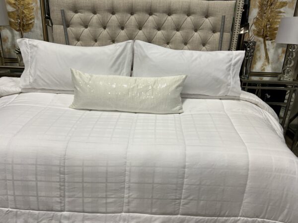 K20 - King Comforter with Soft Square Design (4 Piece Set)